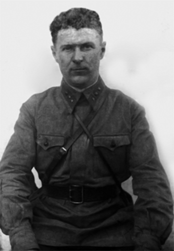 3Александр Старостенко, техник-интендант I ранга, старший лейтенант, 15-я запасная стрелковая бригада, Северный Кавказ, г. Гудермес, май 1942 г.