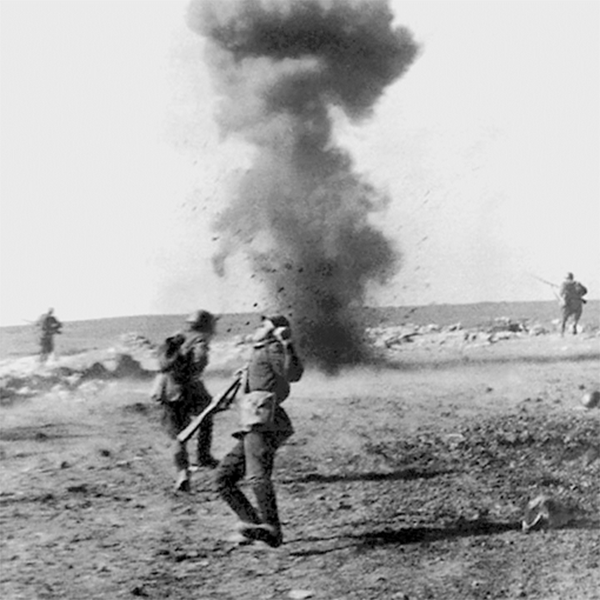 Мы поздно услышали свист бомб, сброшенных немецкими самолетами...