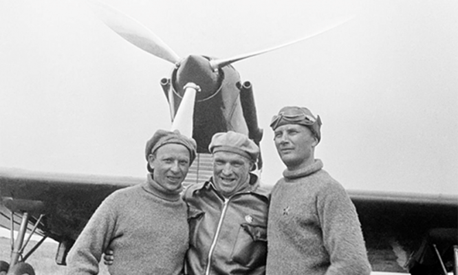 Георгий Байдуков, Валерий Чкалов и Александр Беляков после героического перелета