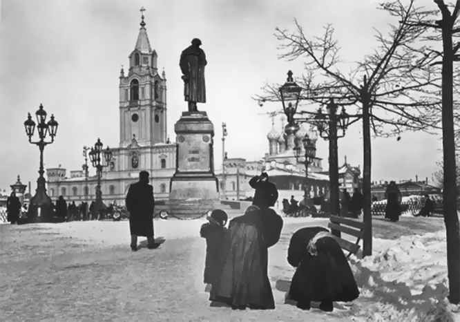 Памятник Пушкину. Вид с Тверского бульвара на Страстную площадь. Фото 1900-х годов. 