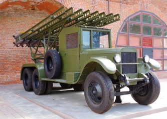 Бесствольная система полевой реактивной артиллерии БМ-13 «Катюша» – на шасси ЗИС-6