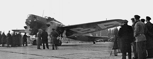 4 часа 19 минут утра 28 апреля 1939. Московская область. Аэродром Щелково. Фото: Б.Фишман, Д.Чернов. Фотохроника ТАСС