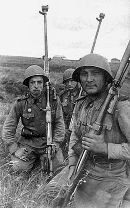 Бронебойщики, подбившие в боях Прохоровки по пять вражеских танков