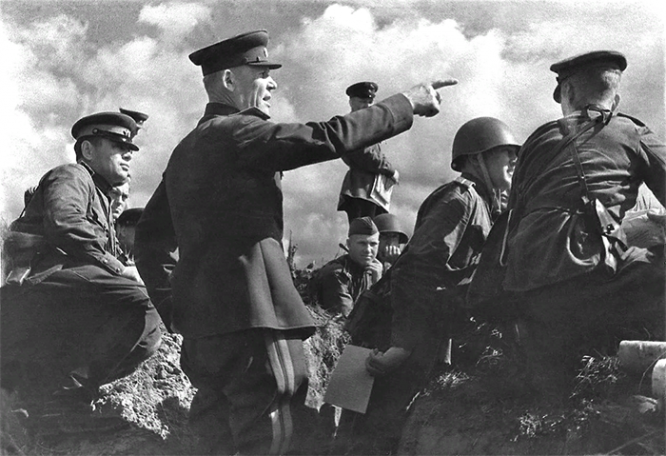 Командующий Степным фронтом генерал-полковник И. С. Конев. Август. 1943 г.