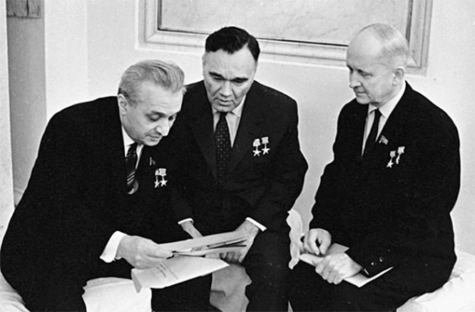 Артем Иванович Микоян, Александр Сергеевич Яковлев и Павел Осипович Сухой