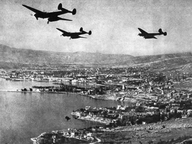 Новороссийск. Советские самолеты наносят удар по опорным пунктам противника