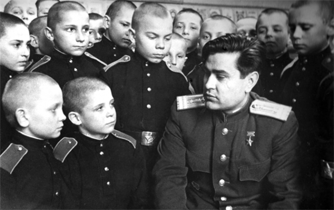 Встреча с А.П. Маресьевым суворовцев Киевского суворовского военного училища