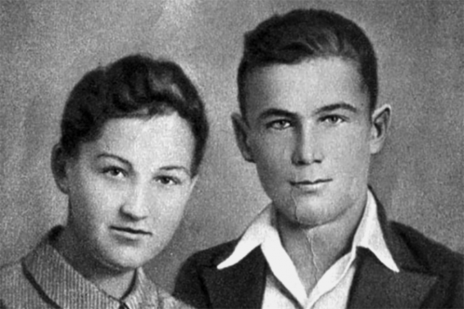 Зоя и Саша Космодемьянские