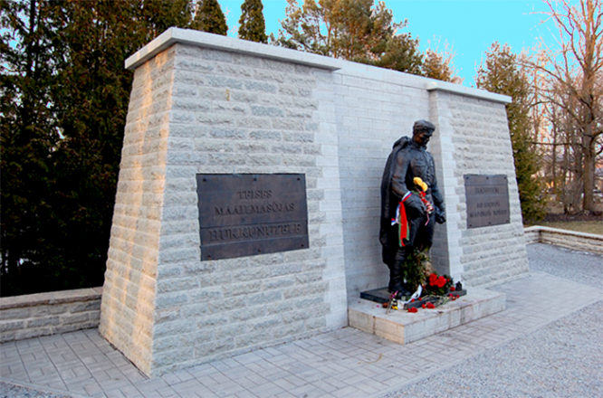 Нынешний вид «Бронзового солдата» на воинском кладбище.