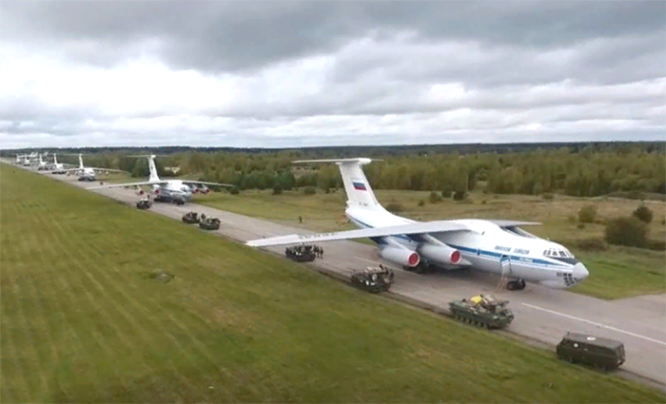 В ходе учений «Центр-2019» одновременно десантировались более двух тысяч военнослужащих ВДВ и 200 единиц техники.