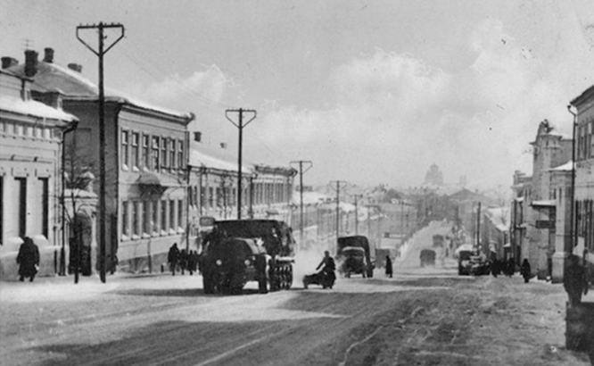 Немецкие войска входят в Орёл.