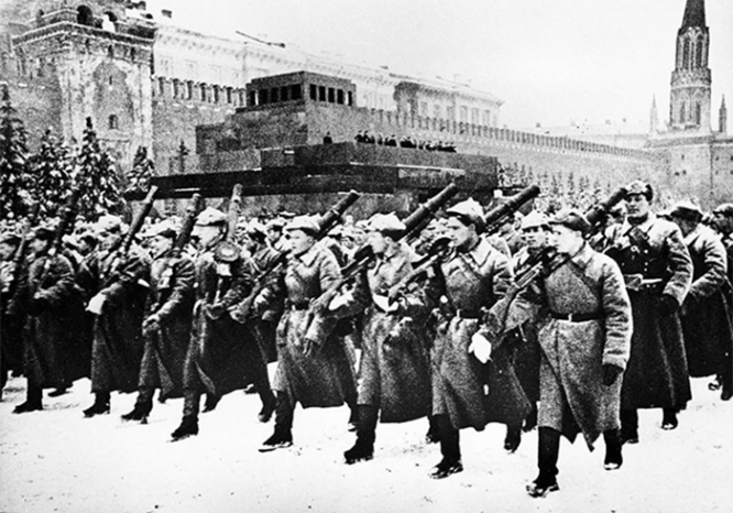Военный парад на Красной площади 7 ноября 1941 г.