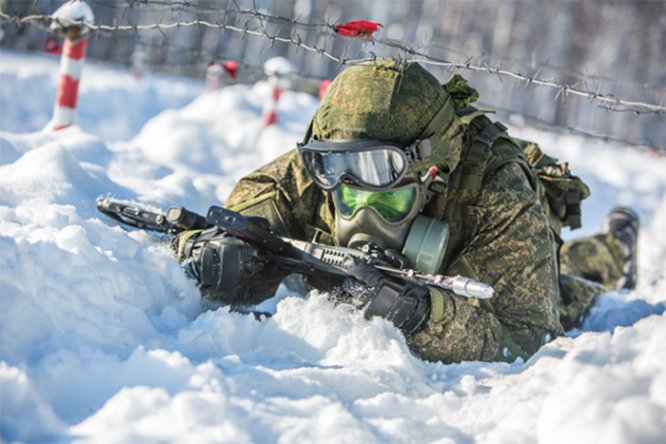 Курсанты учебного центра войск РХБ защиты отрабатывают навыки в боевой экипировке «Ратник» и в новейшем противогазе ПМК-4.