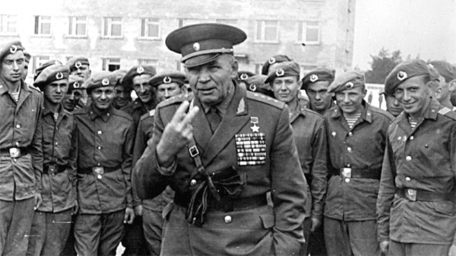 Василий Филиппович Маргелов – генерал армии, Герой Советского Союза, командующий Воздушно-десантными войсками в 1954–1959 и 1961–1979 годах.