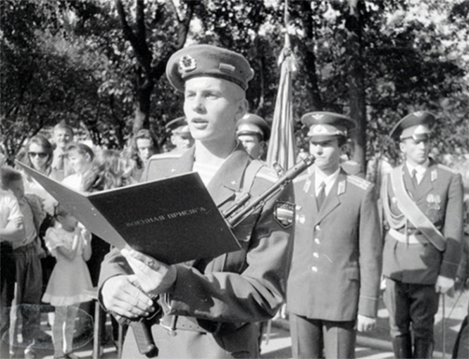 Торжественная церемония приведения к военной присяге.