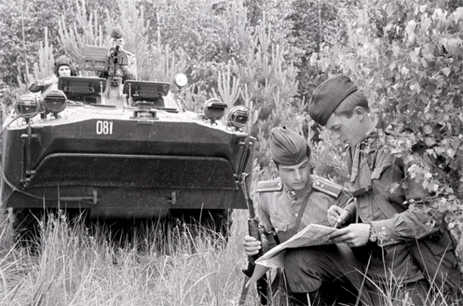 Подготовка воинов-разведчиков на полевых занятиях. Июль, 1967 г.