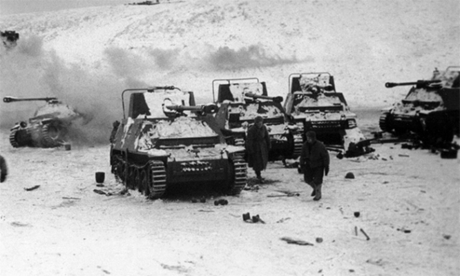 Немецкие противотанковые самоходные орудия «Мардер» II, доставшиеся советским войскам после ликвидации Сталинградского котла.