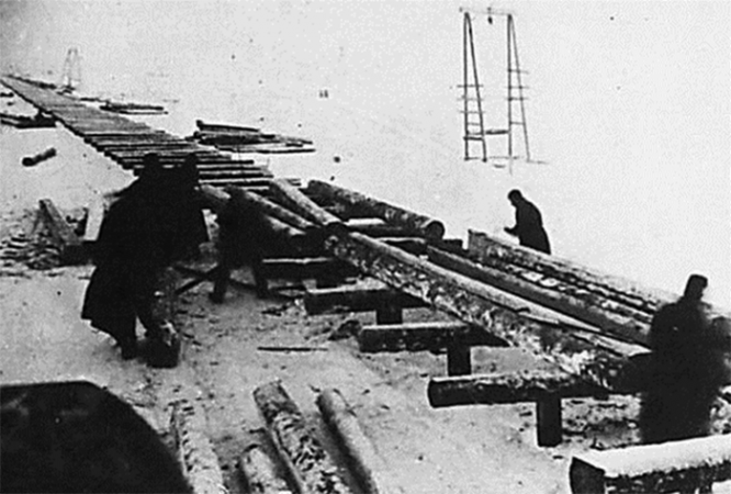 Укладка прогонов для железной дороги.