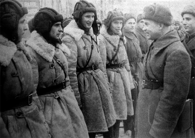 Советские танкисты в монгольских полушубках.