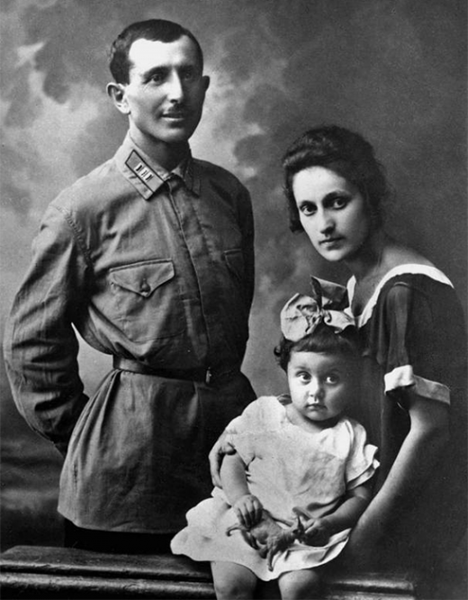 Баграмян с женой Тамарой и дочкой Маргаритой. 1920-е годы.