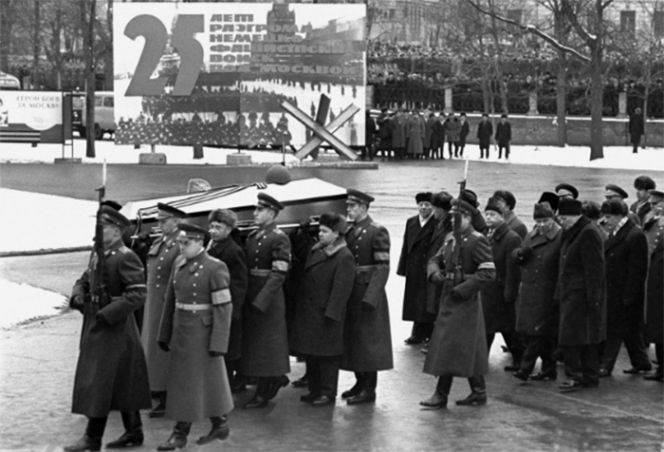 Захоронение праха Неизвестного солдата у Кремлевской стены. 3 декабря 1966 г.