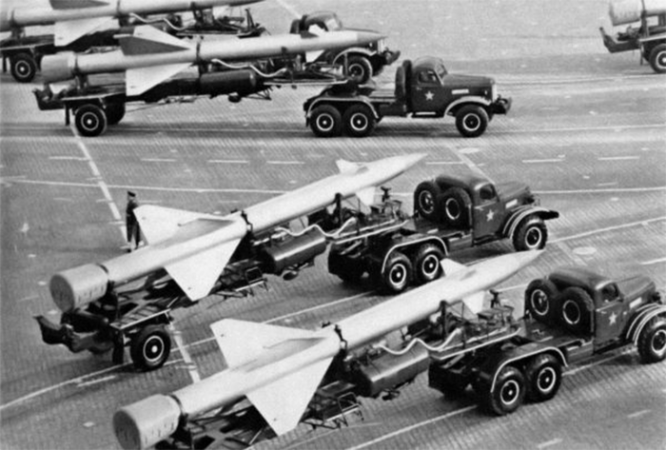 Ракеты комплекса С-25 во время одного из парадов на Красной площади.