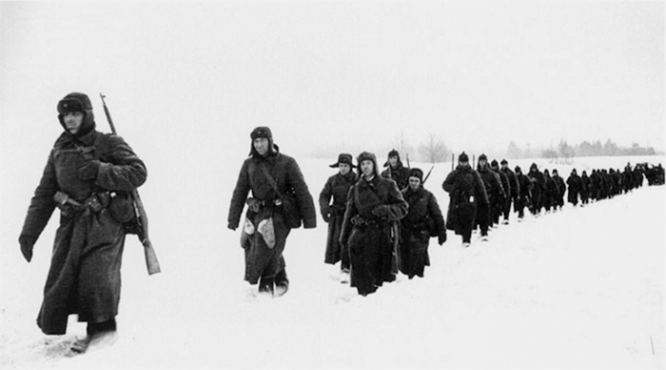 На задание. Декабрь, 1941 г. Под Тихвином.