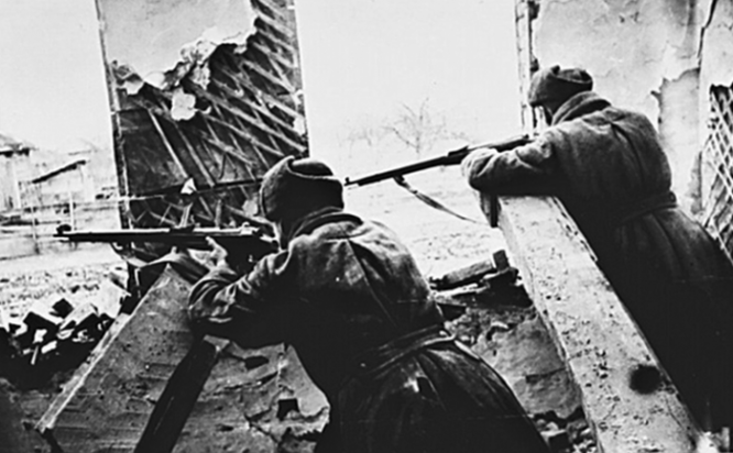 Уличные бои в Нальчике во время его освобождения в январе 1943 года.