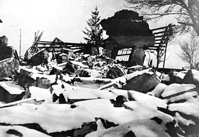 Остатки здания железнодорожного вокзала в Нальчике. 1943 год.