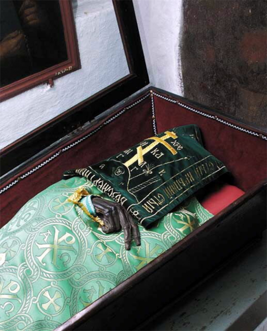 Мощи святого Илии Муромского, хранимые в Ближних пещерах Киево-Печерской Лавры.