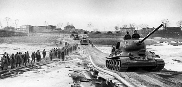 Одна из переправ советских войск через Одер. 1945 г.
