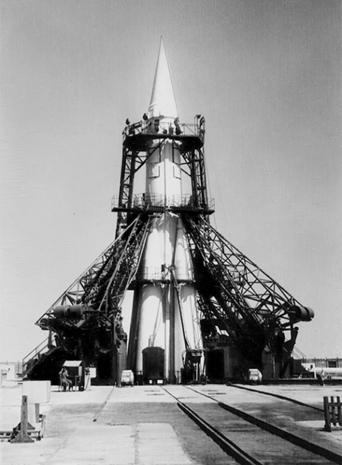 Ракета Р-7 на стартовой площадке