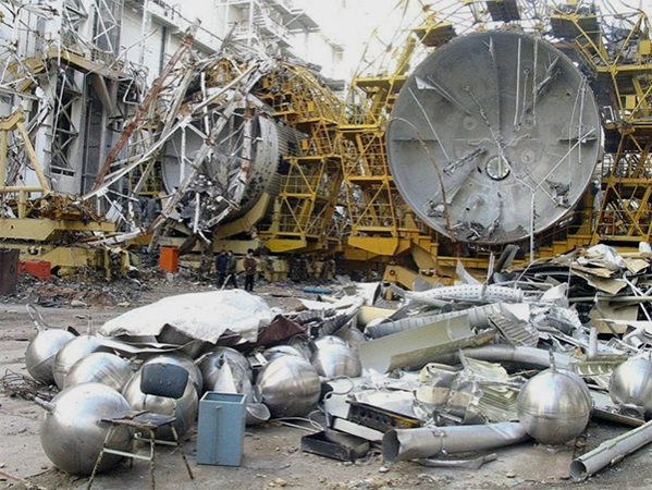 Обломки Бурана-Энергии. В 2002 году провалилась крыша при ремонте