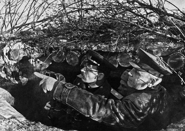 И. С. Конев и П. С. Ротмистров на наблюдательном пункте в ходе Корсунь-Шевченковской наступательной операции. Зима 1944 г.