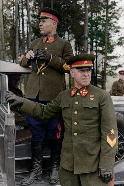 Нарком обороны СССР маршал С. К. Тимошенко и командующий КОВО генерал армии Г. К. Жуков на манёврах Киевского особого военного округа. 1940 г.