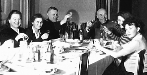 Тимошенко в кругу семьи. 1947 г.