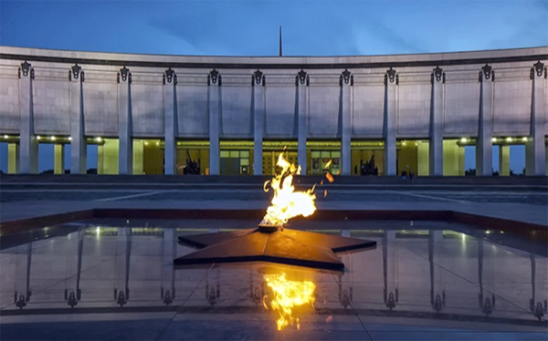 Вечный огонь в Парке Победы