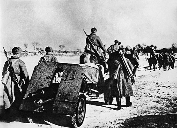 Советские войска передислоцируются на другую позицию. Весна 1943 г.