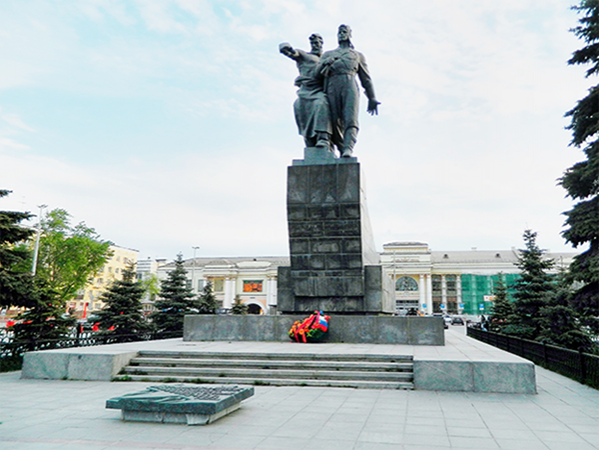 Памятник воинам Уральского добровольческого танкового корпуса в Екатеринбурге