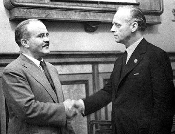 Вячеслав Молотов и Иоахим фон Риббентроп
