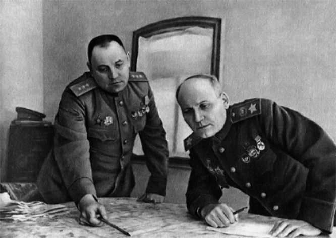 Командующий 2-м Украинским фронтом Маршал Советского Союза И. С. Конев и начальник штаба генерал-полковник М. В. Захаров за картой боевых действий. Правобережная Украина. Март 1944 г.