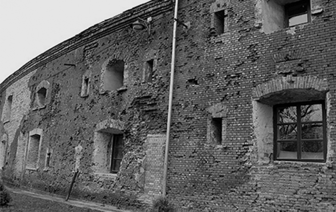 Казарма 132-го отдельного батальона войск НКВД между Тереспольскими и Холмскими воротами Брестской крепости