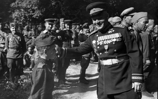 Командующий 4-й танковой армией Д. Д. Лелюшенко. 1945 г.