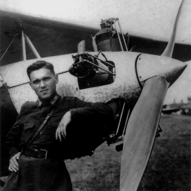 А. С. Яковлев у самолета АИР-4