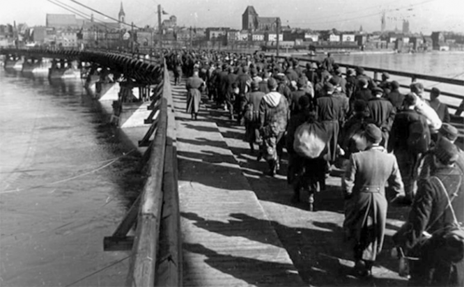 Немецкие военнопленные, захваченные при взятии Кёнигсберга