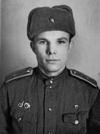 Юрий Гагарин во времена своей учёбы в Оренбургском высшем авиационном училище