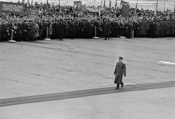 Торжественная встреча Юрия Гагарина на Внуковском аэродроме в Москве