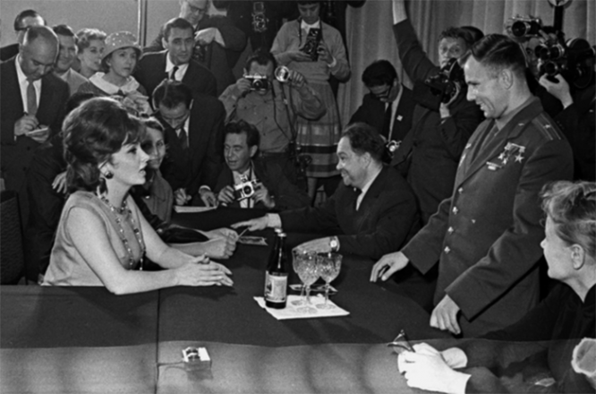 Юрий Гагарин и актриса Джина Лоллобриджида