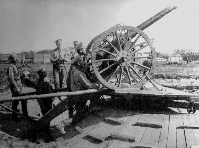 Батарея на стрельбе по воздушному флоту на учениях