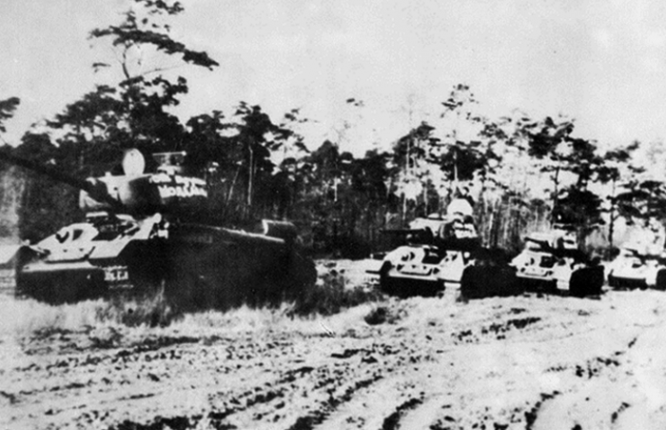 Танковая колонна «От трудящихся Молдавии», построенная на средства граждан Молдавии. 1944 г.